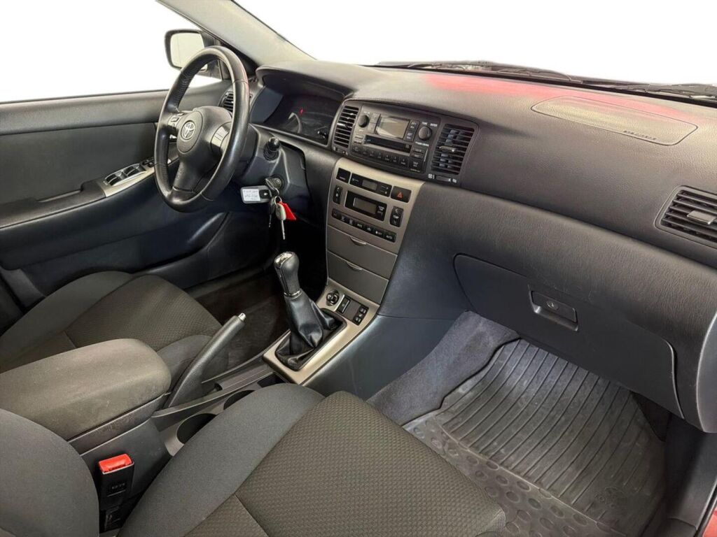 Toyota Corolla 2005 Punainen