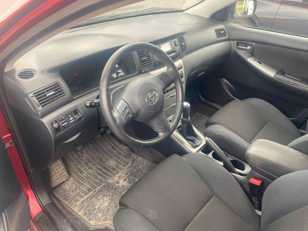 Toyota Corolla 2005 Punainen