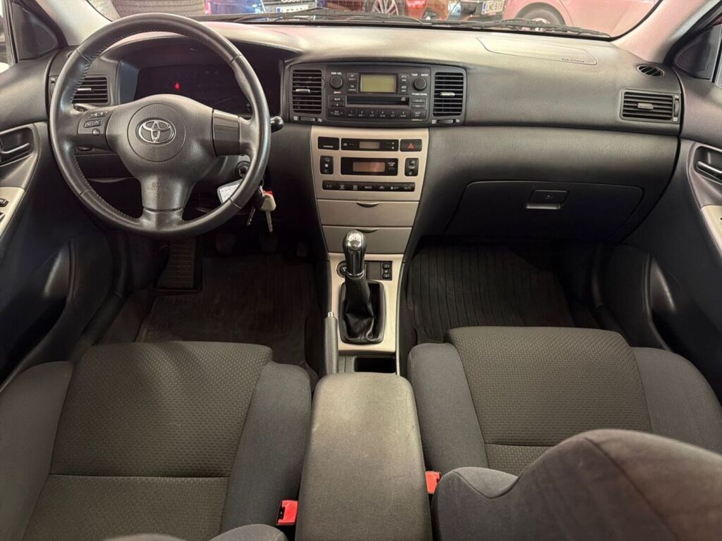 Toyota Corolla 2005 Punainen