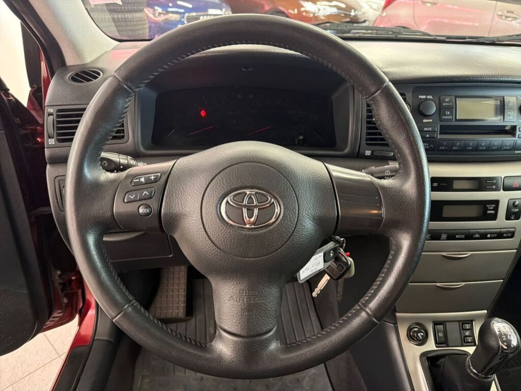 Toyota Corolla 2005 Punainen