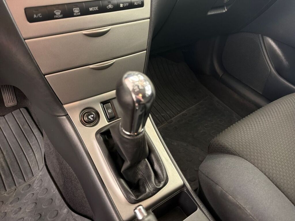 Toyota Corolla 2005 Punainen