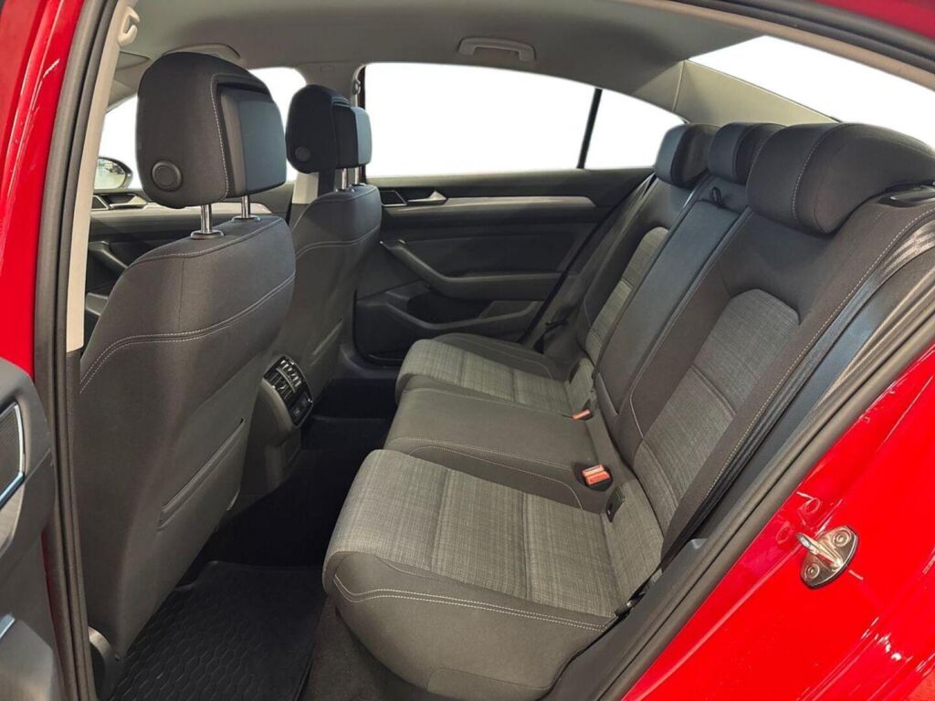 Volkswagen Passat 2020 Punainen