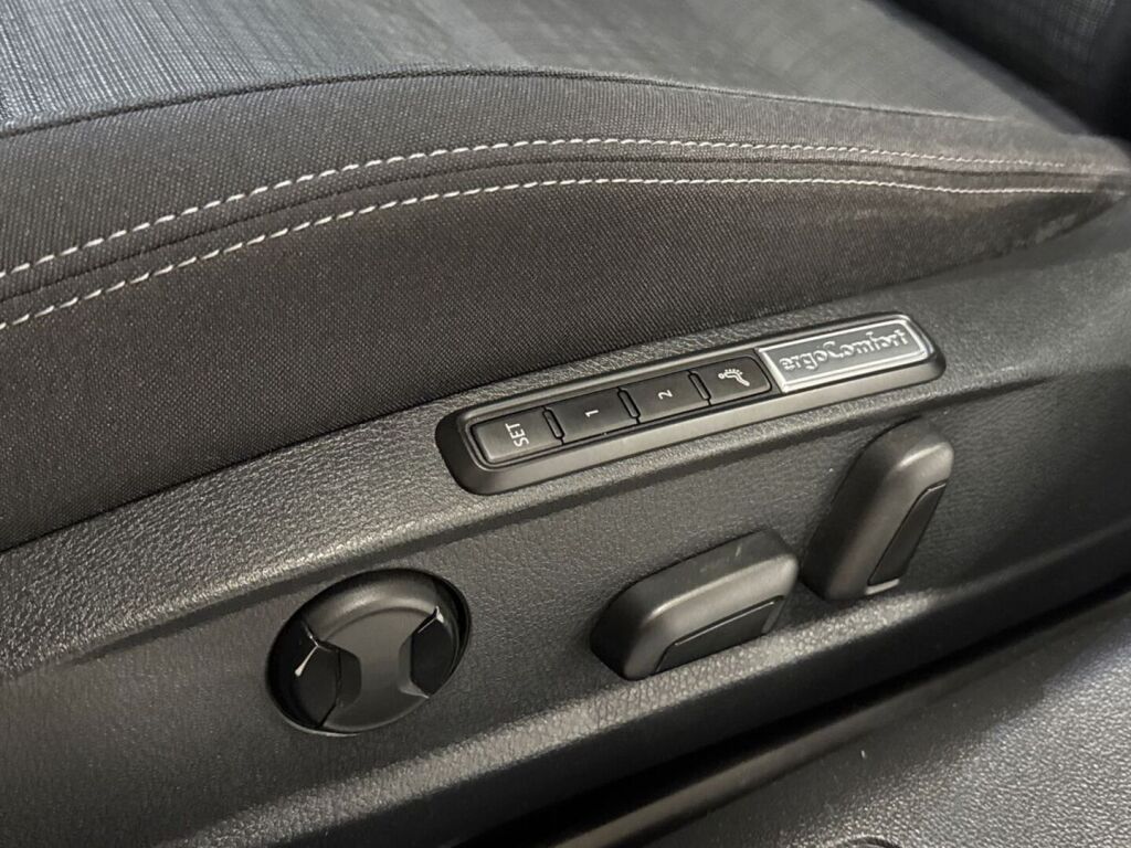 Volkswagen Passat 2020 Punainen