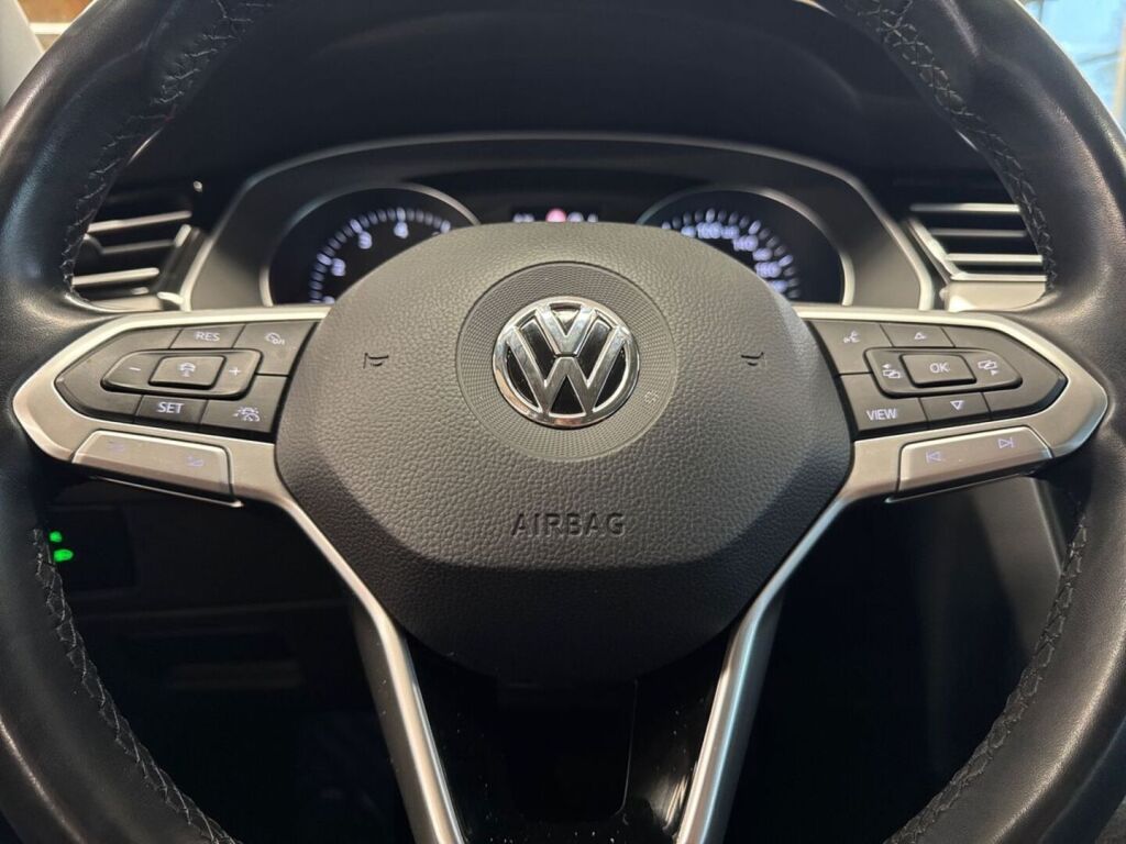 Volkswagen Passat 2020 Punainen