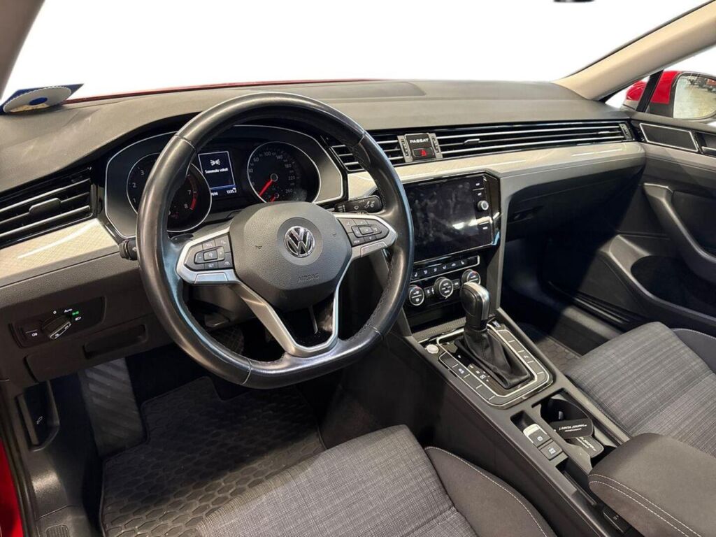 Volkswagen Passat 2020 Punainen