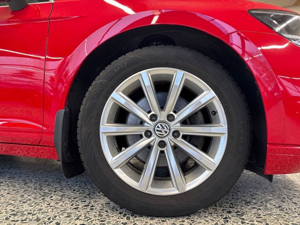 Volkswagen Passat 2020 Punainen