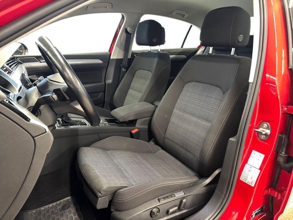 Volkswagen Passat 2020 Punainen