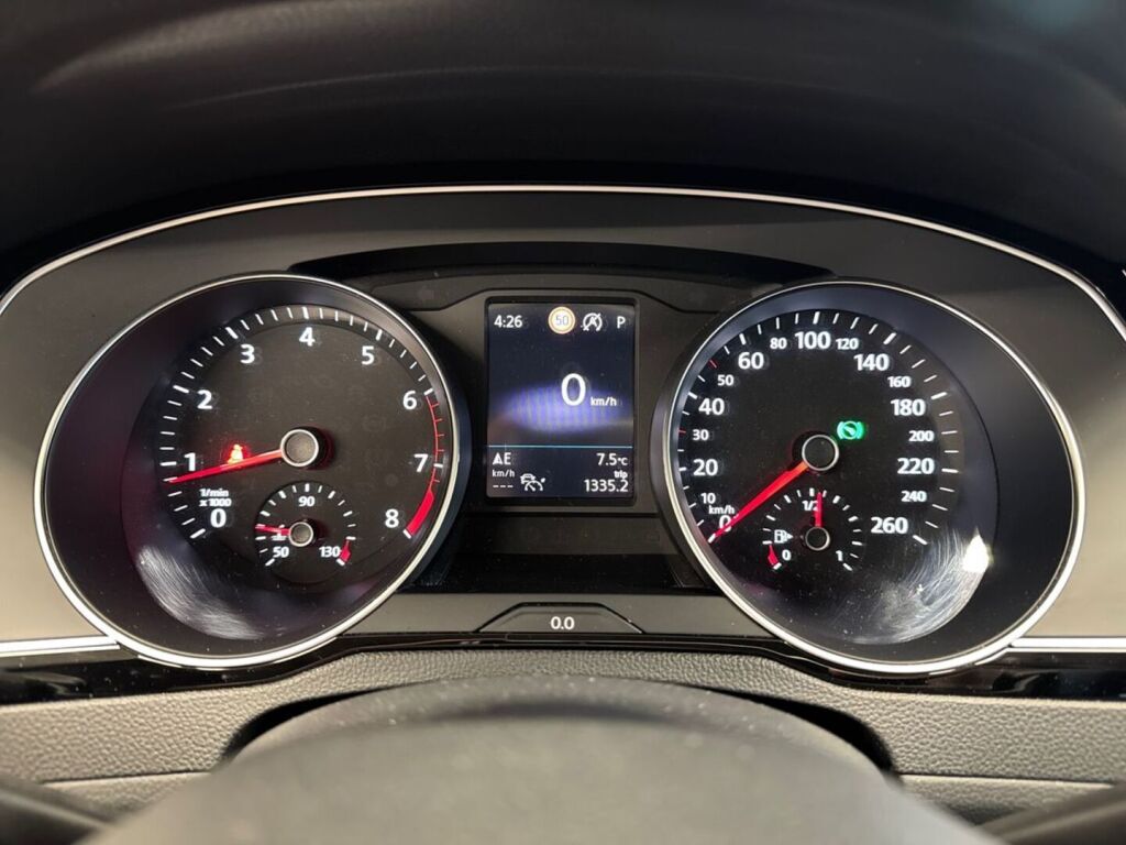 Volkswagen Passat 2020 Punainen