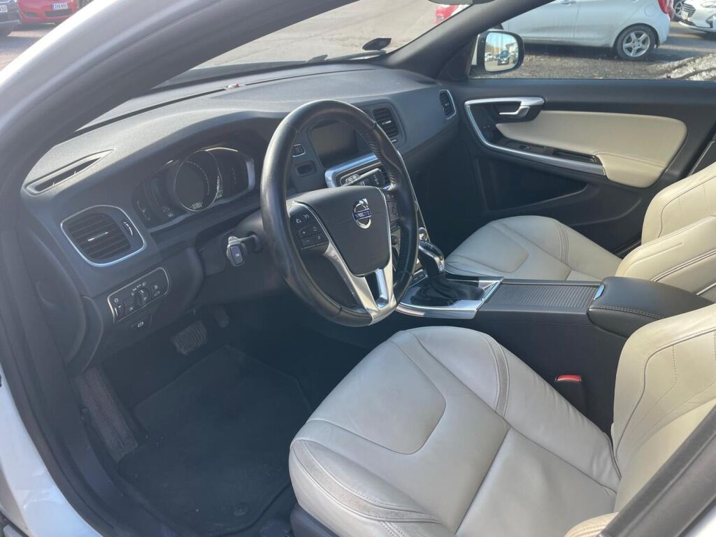 Volvo V60 2015 Valkoinen