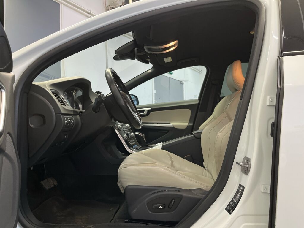 Volvo V60 2015 Valkoinen