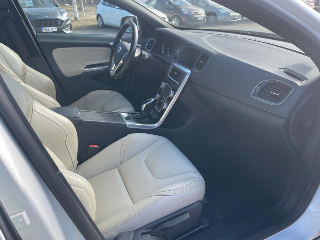 Volvo V60 2015 Valkoinen