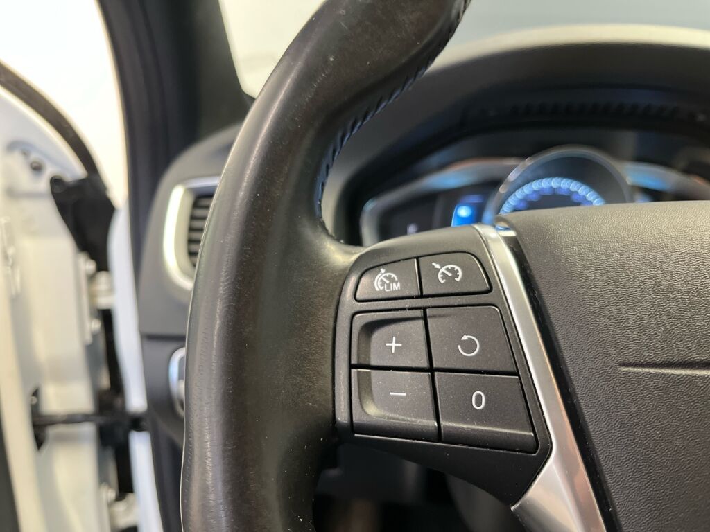 Volvo V60 2015 Valkoinen