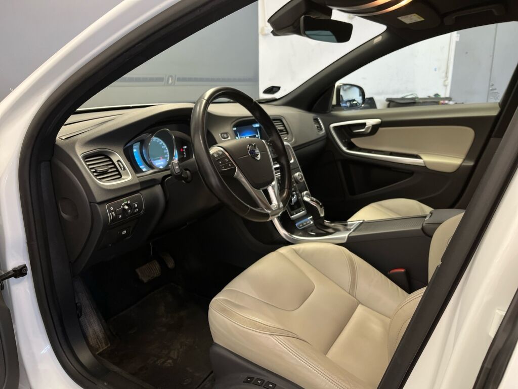 Volvo V60 2015 Valkoinen