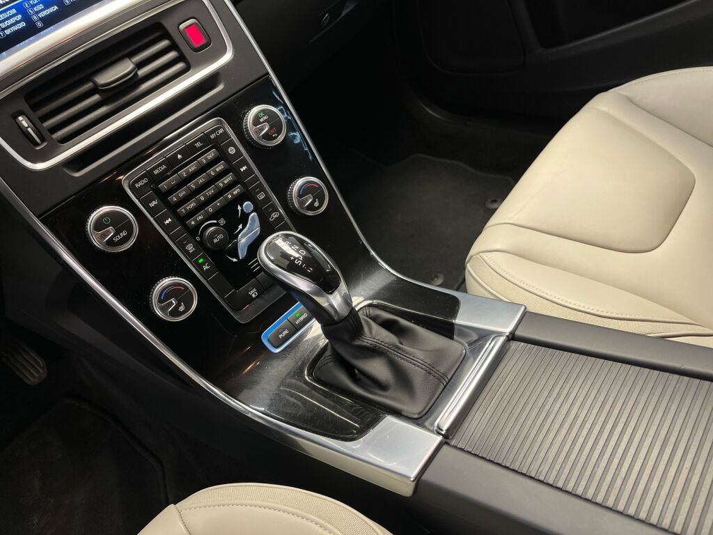 Volvo V60 2015 Valkoinen