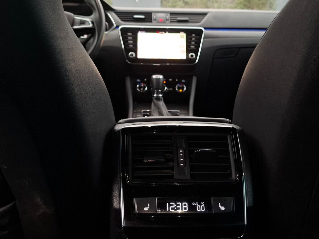 Skoda Superb 2020 Valkoinen