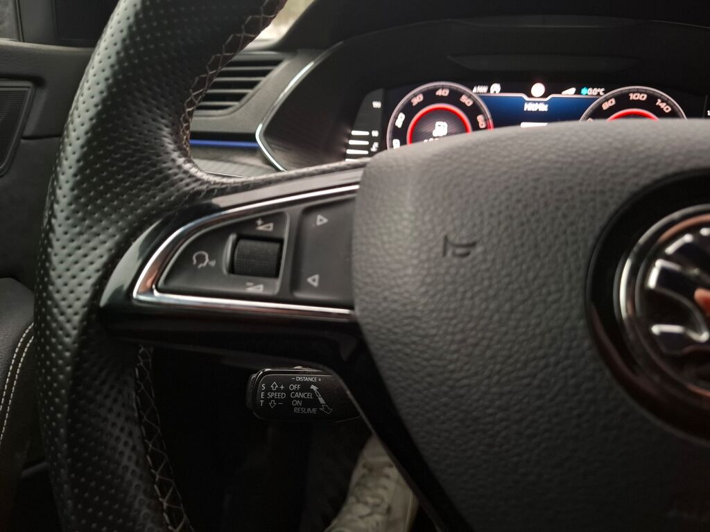 Skoda Superb 2020 Valkoinen