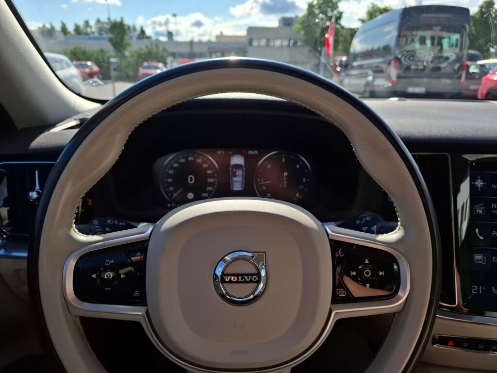 Volvo V60 2020 Punainen