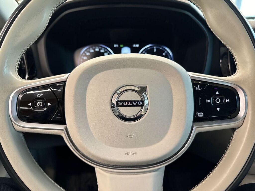 Volvo V60 2020 Punainen
