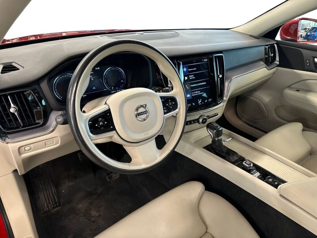 Volvo V60 2020 Punainen