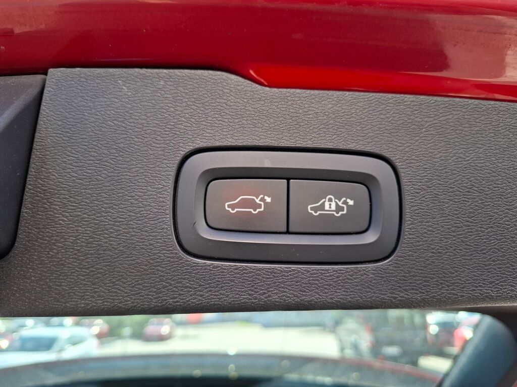 Volvo V60 2020 Punainen