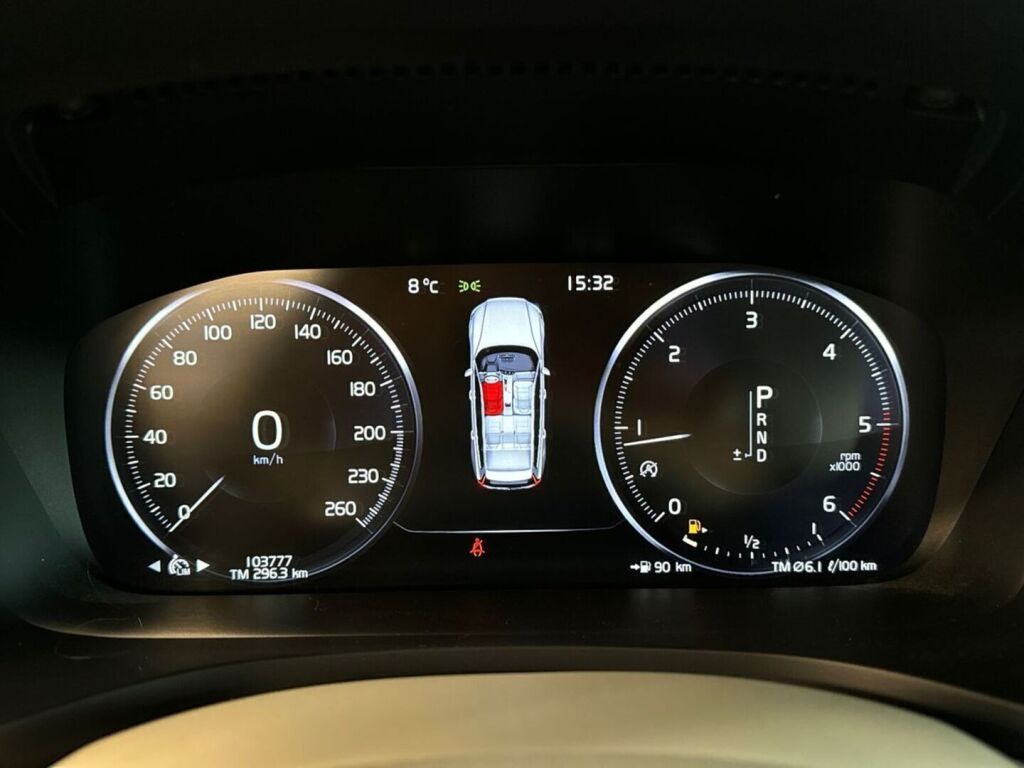 Volvo V60 2020 Punainen