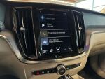 Volvo V60 2020 Punainen
