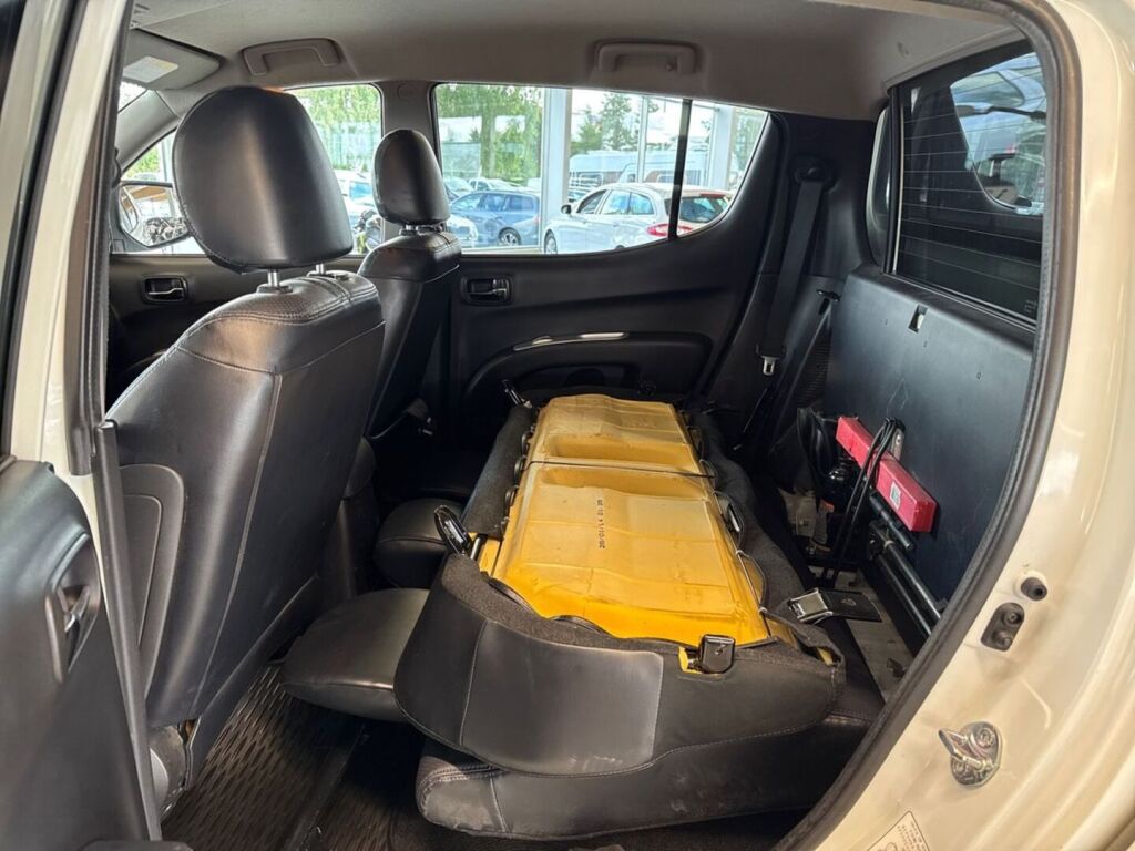 Mitsubishi L200 2015 Valkoinen