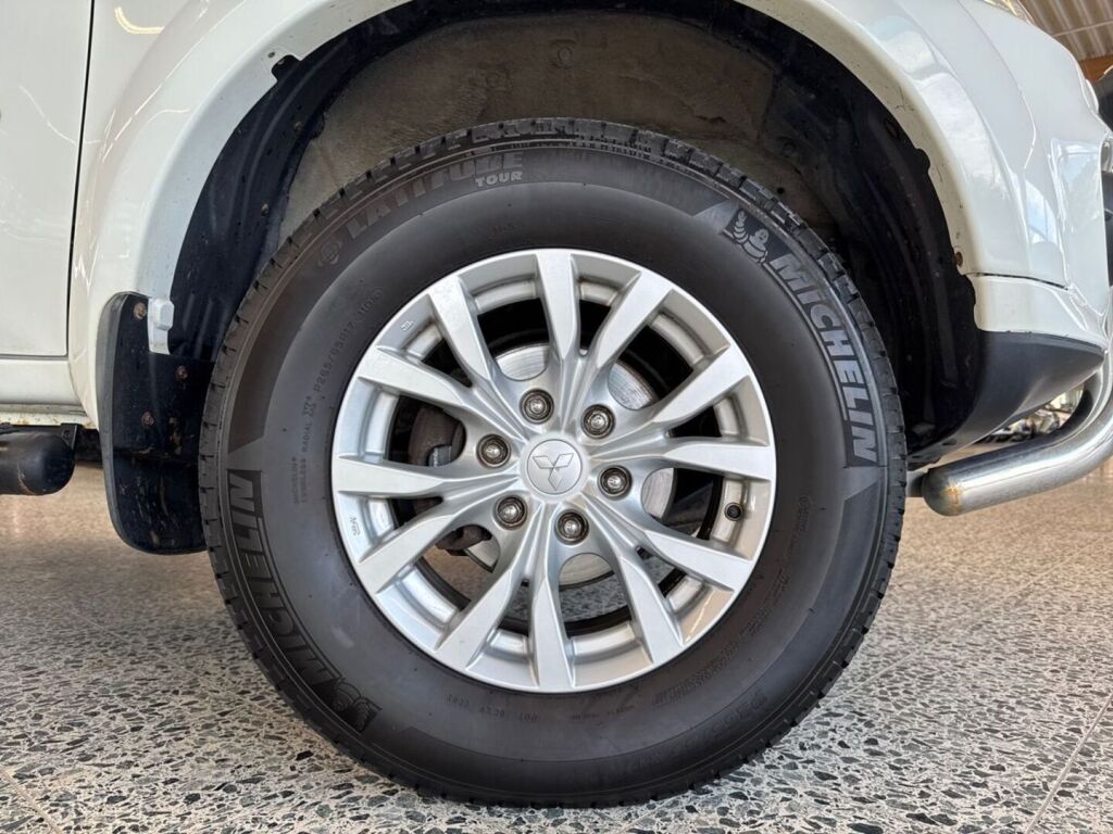 Mitsubishi L200 2015 Valkoinen