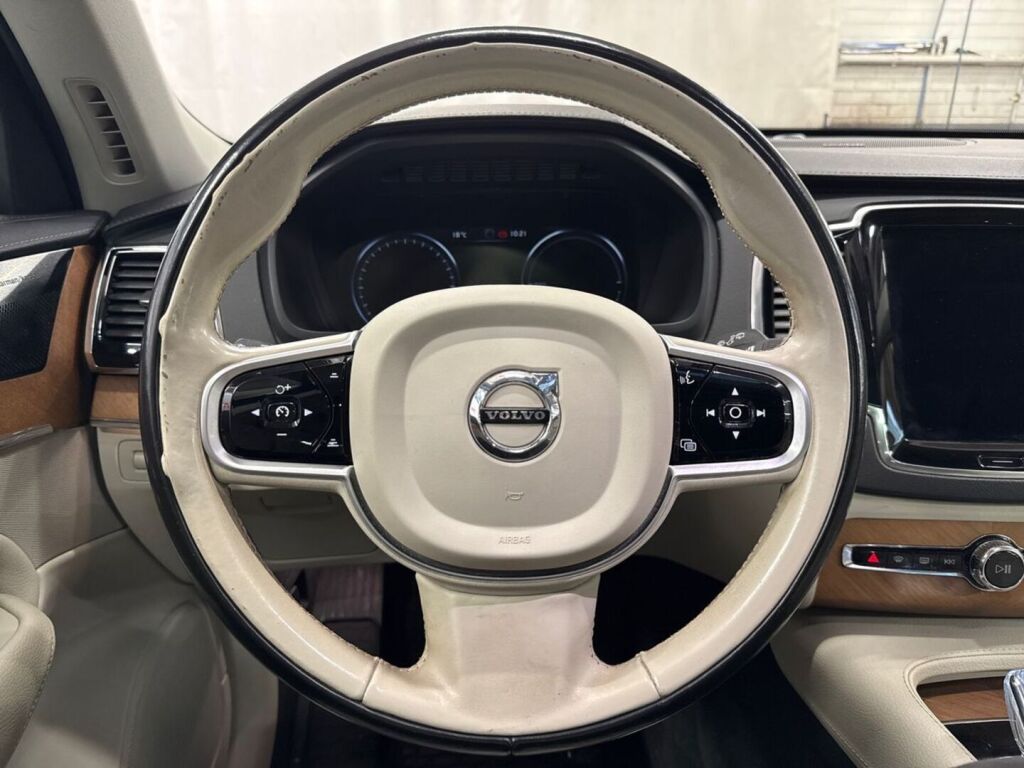 Volvo XC90 2020 Musta