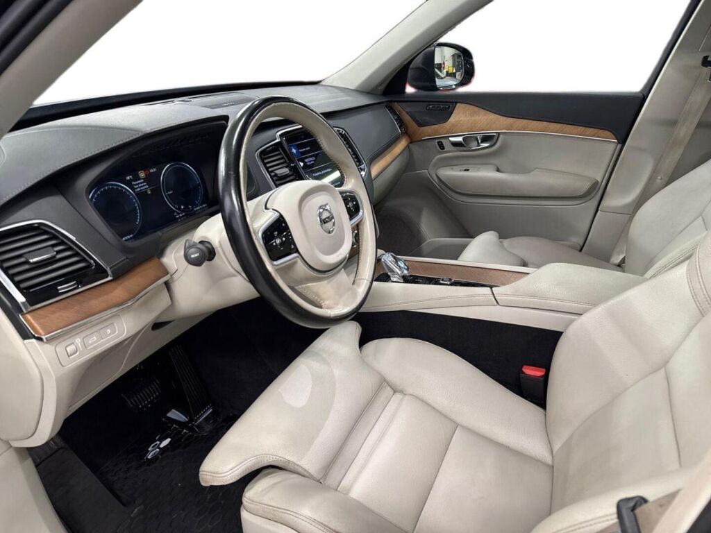 Volvo XC90 2020 Musta