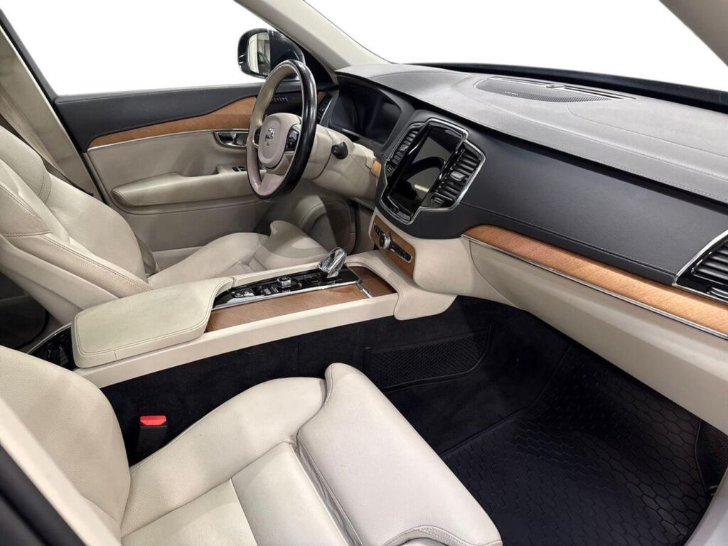 Volvo XC90 2020 Musta