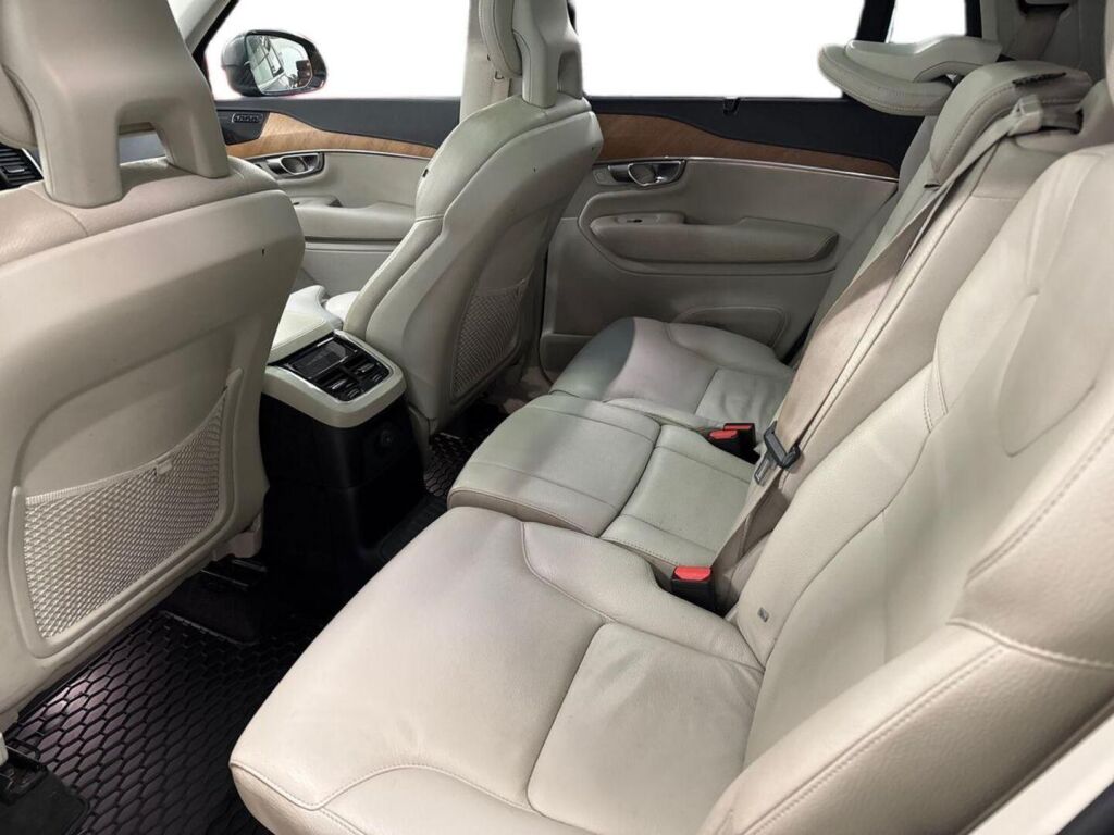 Volvo XC90 2020 Musta