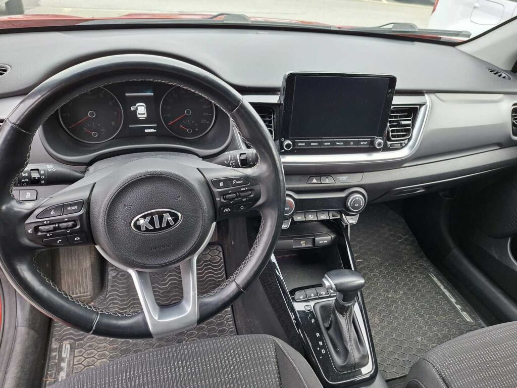 Kia Stonic 2021 Punainen