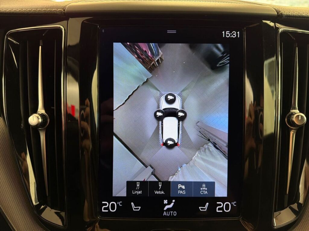 Volvo XC60 2021 Musta