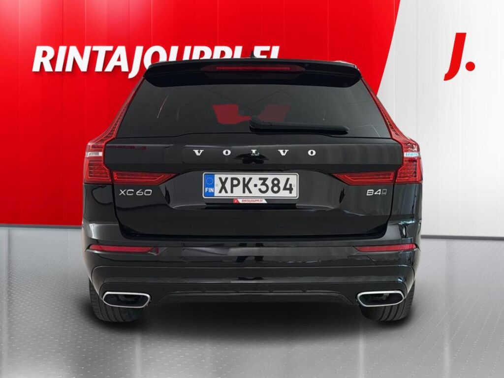 Volvo XC60 2021 Musta