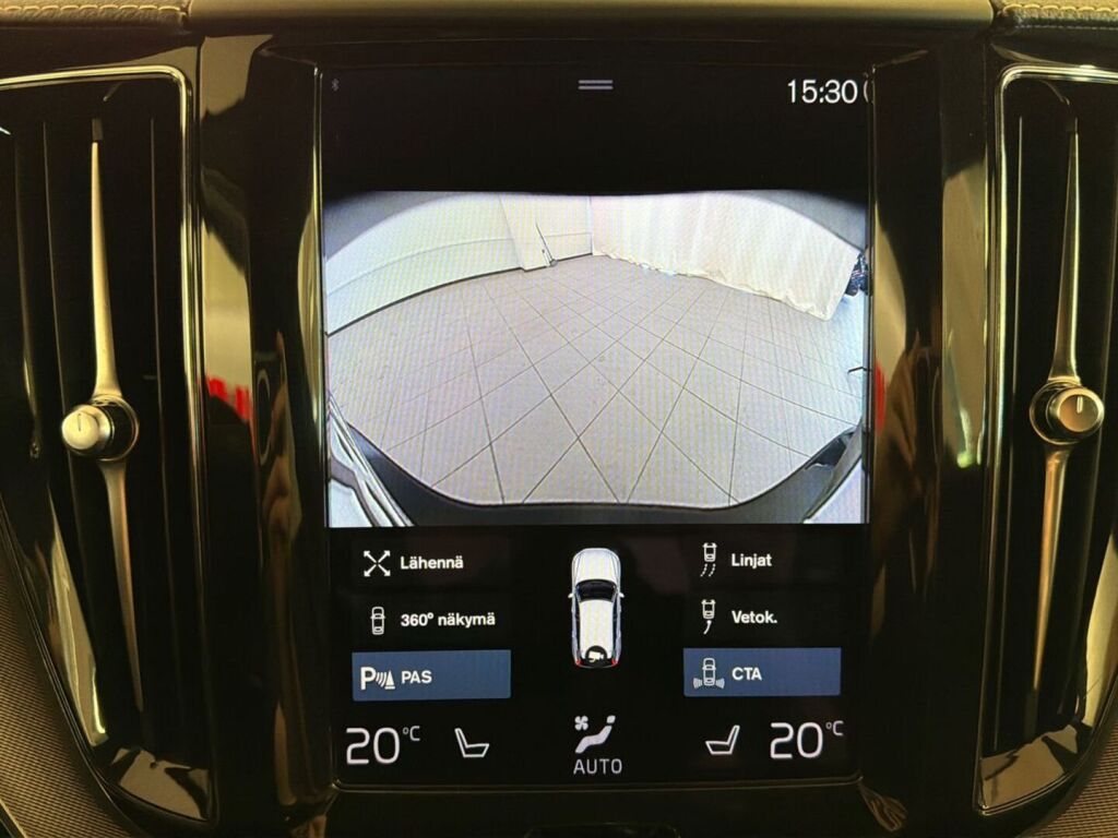 Volvo XC60 2021 Musta
