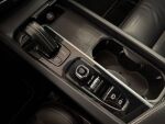 Volvo XC60 2021 Musta
