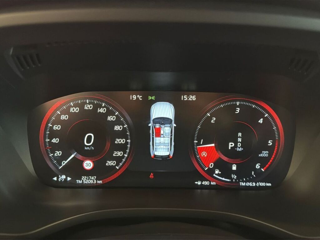 Volvo XC60 2021 Musta