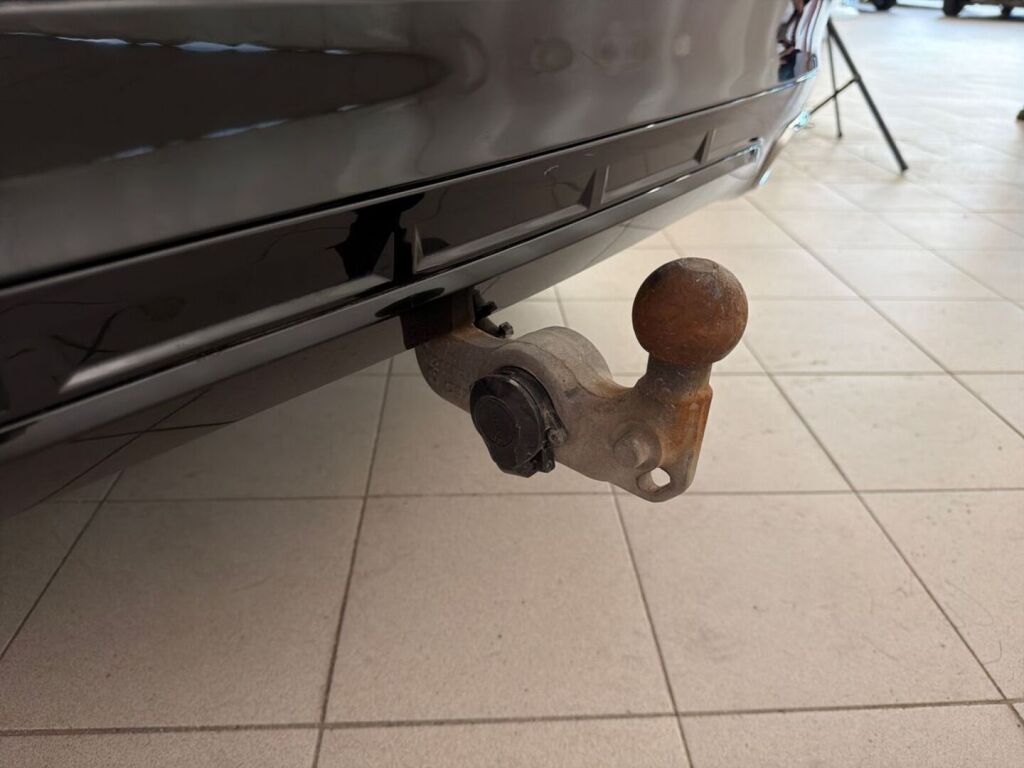 Volvo XC60 2021 Musta