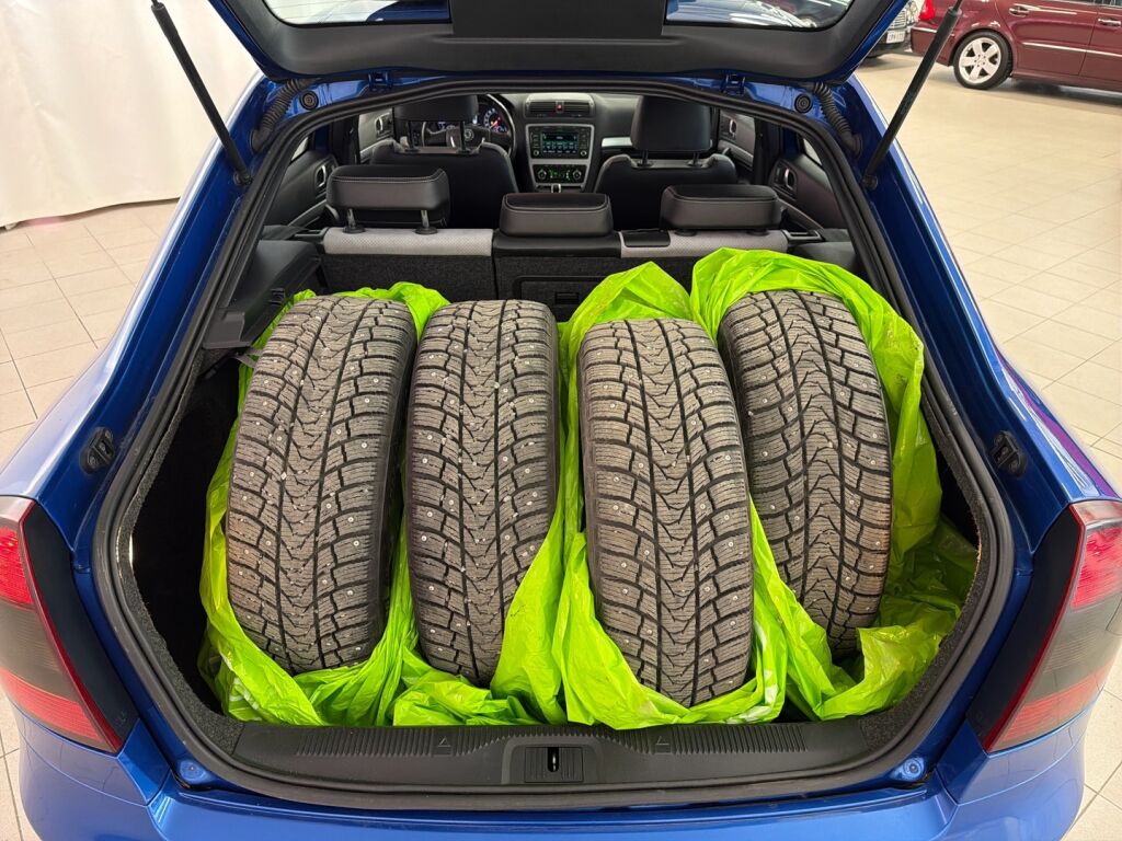 Skoda Octavia 2011 Sininen