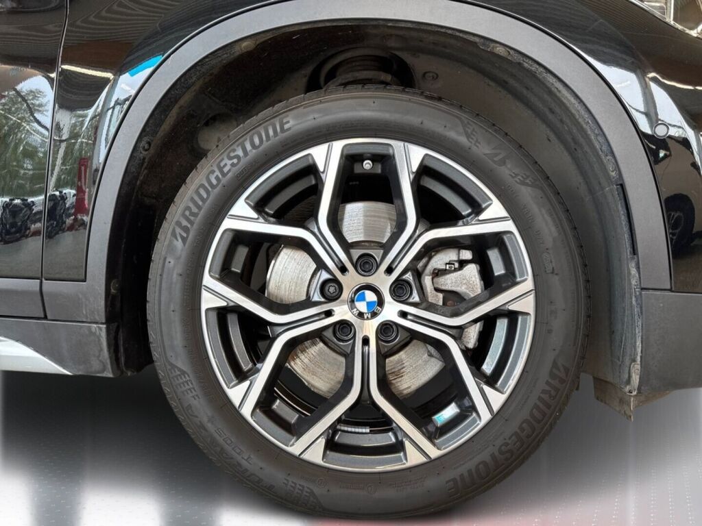 BMW X1 2021 Musta