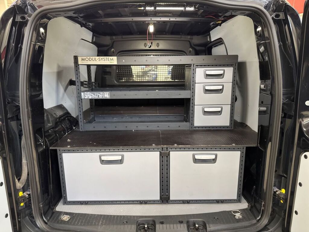 Volkswagen Caddy 2021 Musta