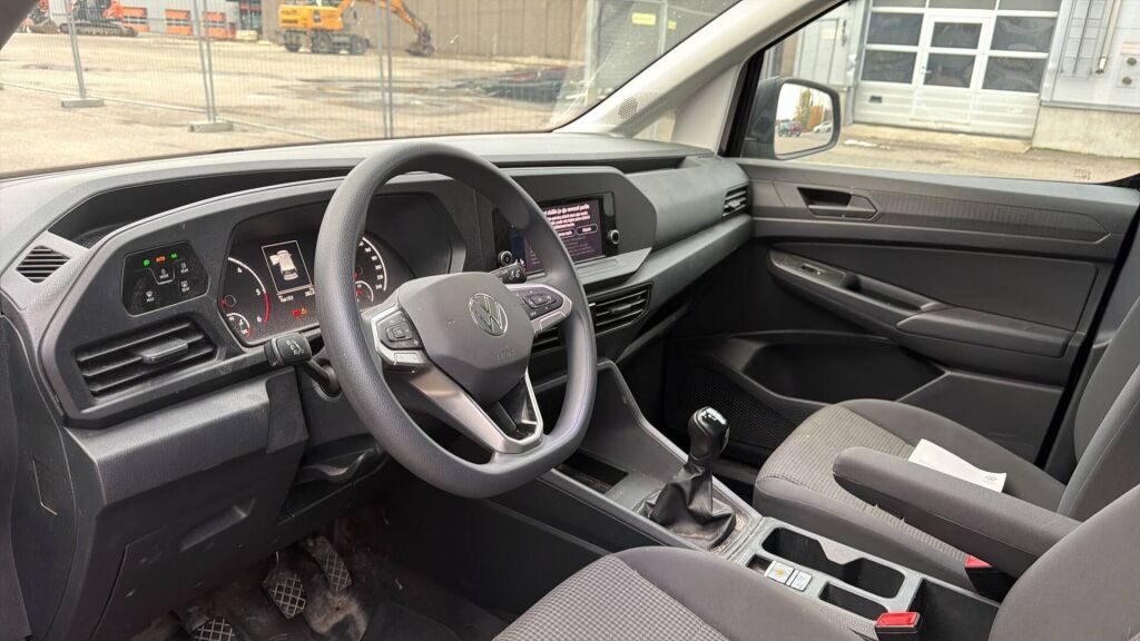 Volkswagen Caddy 2021 Musta