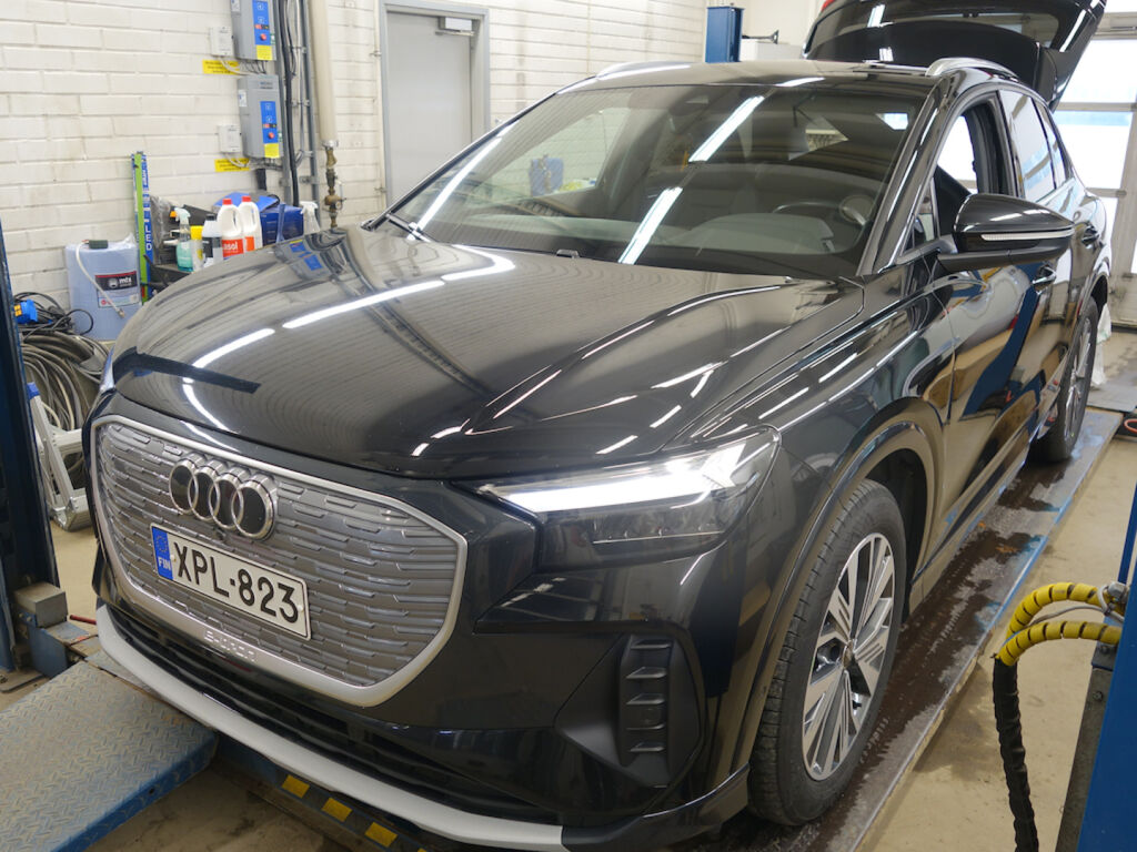 Audi Q4 e-tron 2023 Musta