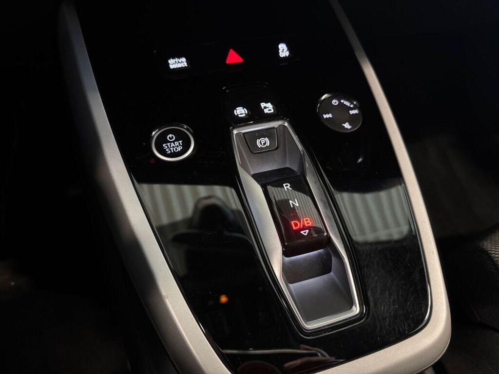Audi Q4 e-tron 2023 Musta