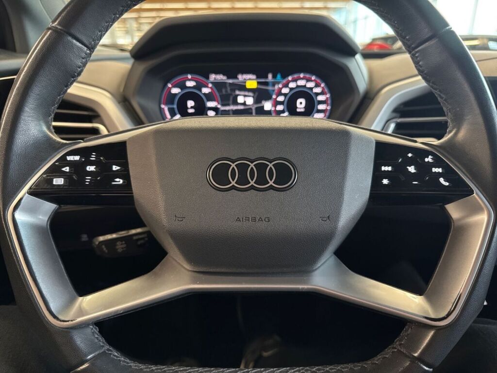 Audi Q4 e-tron 2023 Musta