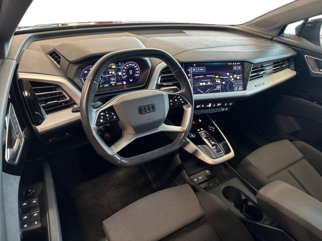 Audi Q4 e-tron 2023 Musta
