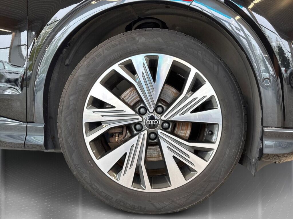 Audi Q4 e-tron 2023 Musta