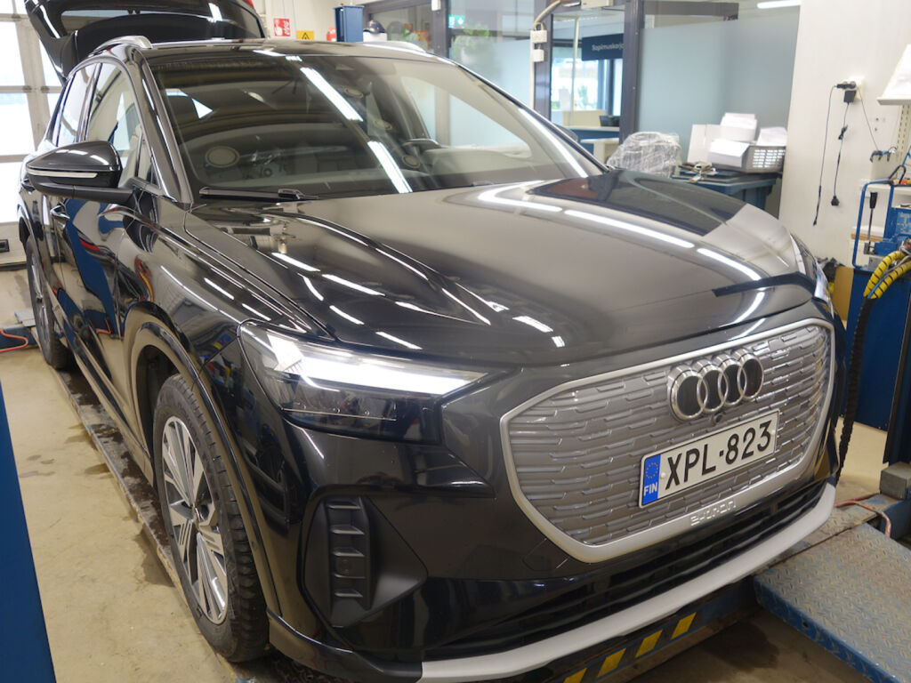 Audi Q4 e-tron 2023 Musta