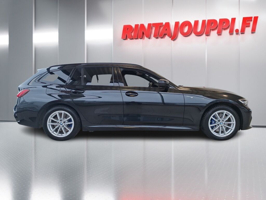 BMW 330 2021 Musta